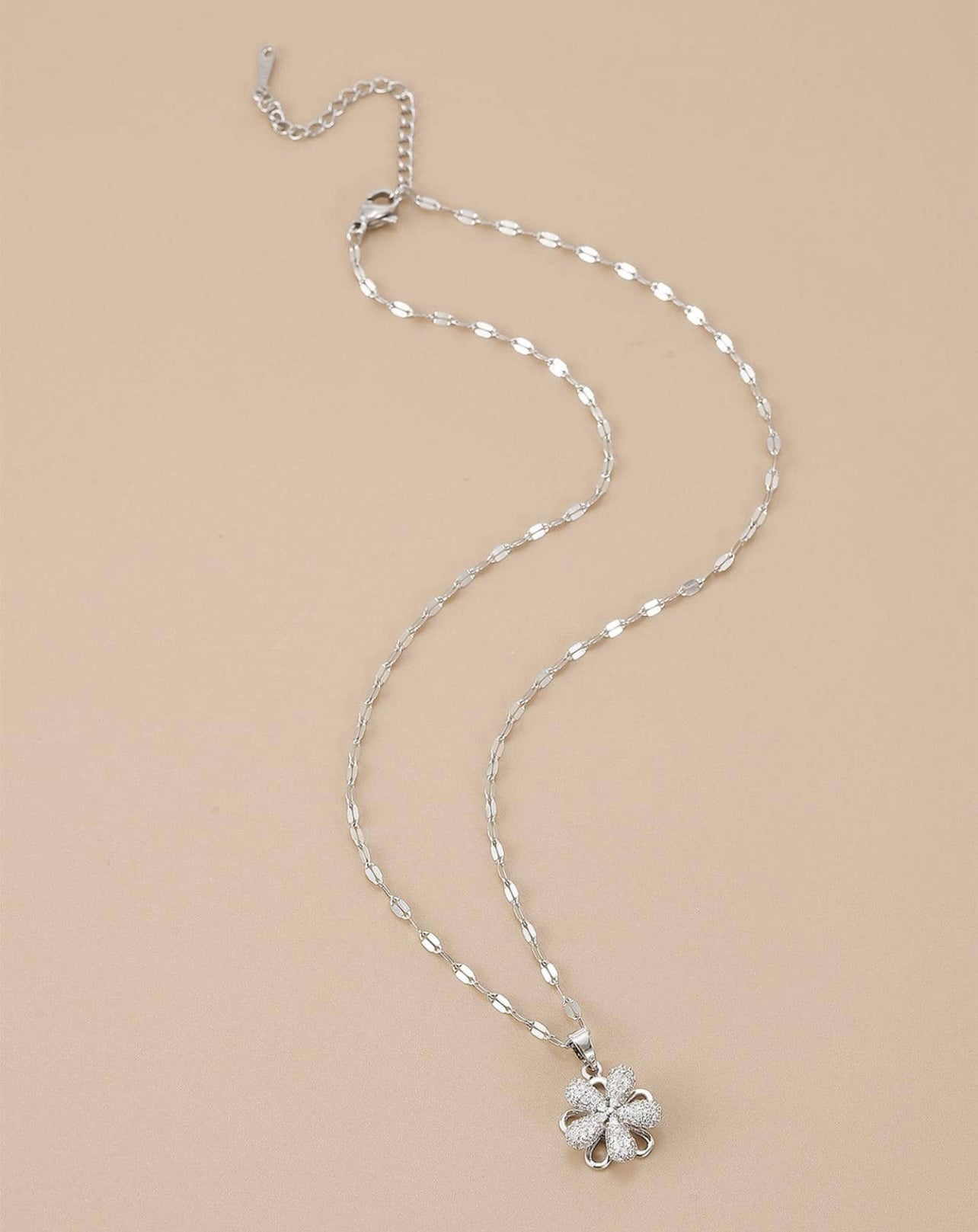 Flower pendant necklace | Accessories