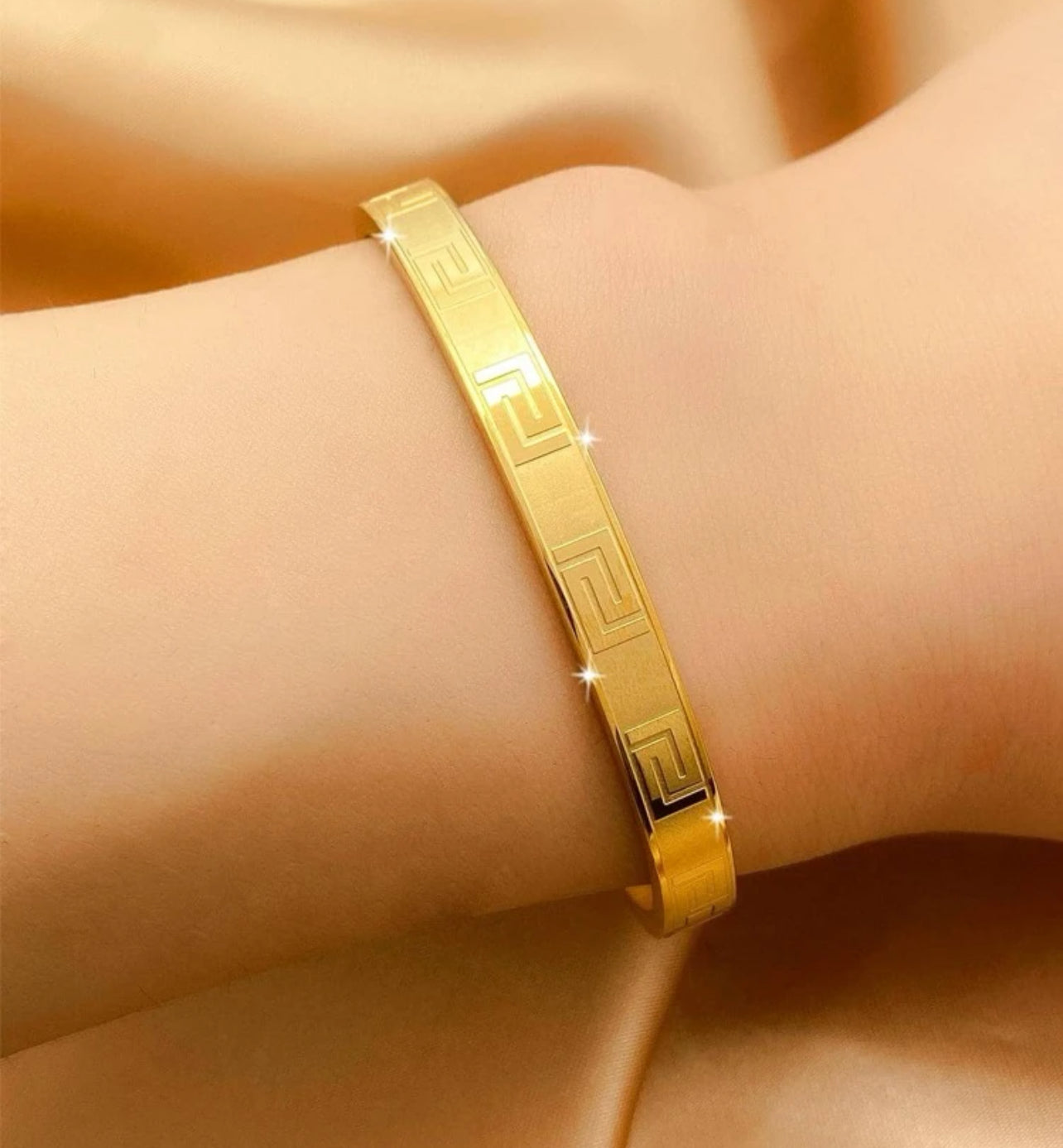 Come-and-get-me bangle | Accessories