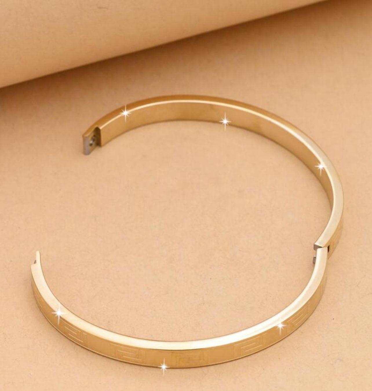 Come-and-get-me bangle | Accessories