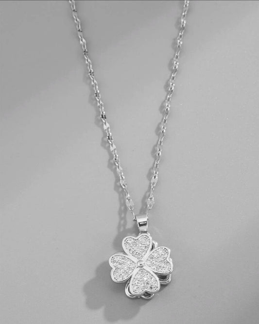 Rotating clover leaf necklace | Accessories