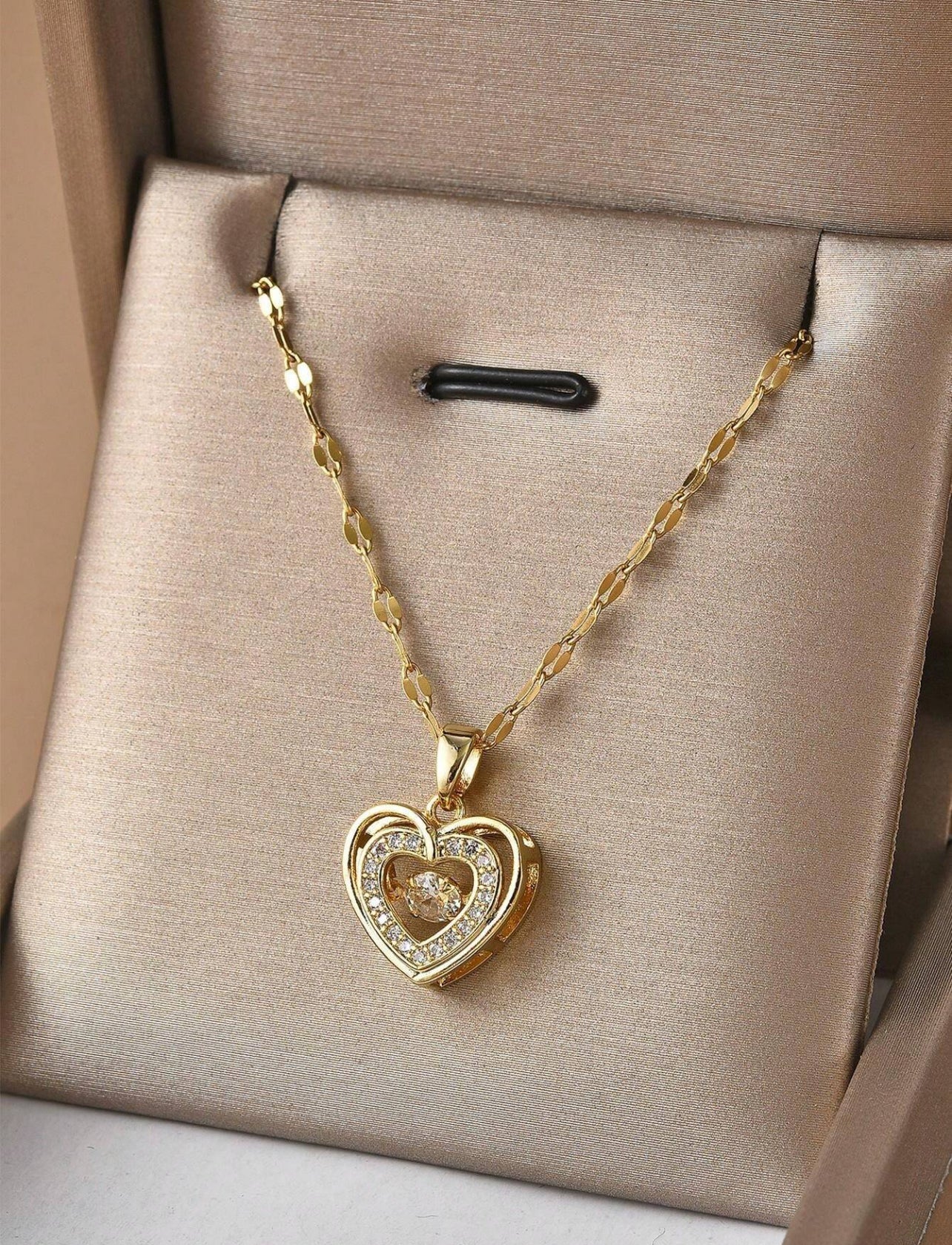 Heart-shaped necklace | Accessories